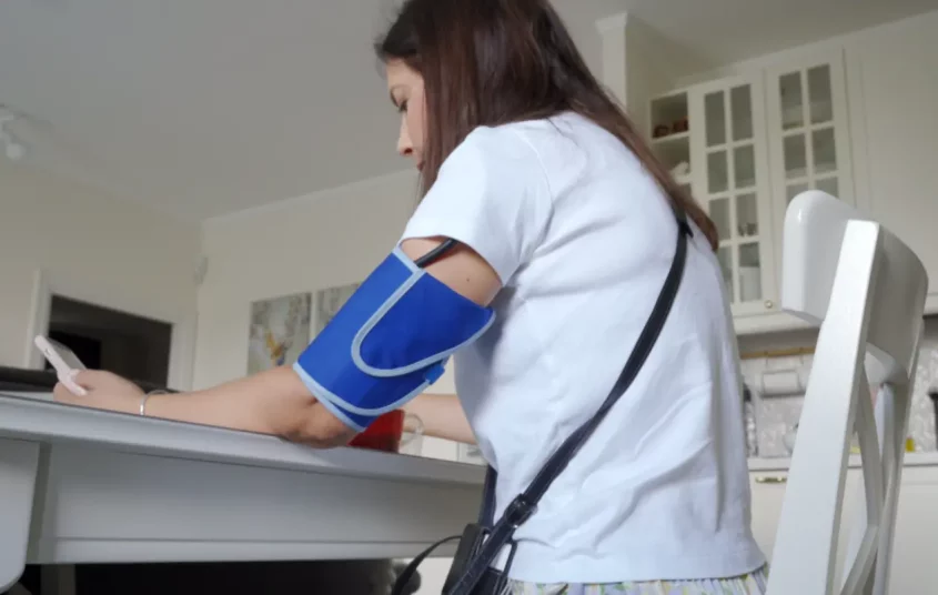 Holter pressorio 24h indossato nelle normali attività quotidiane